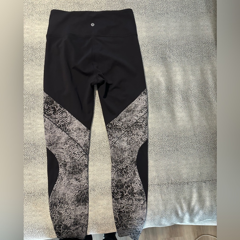 Lulu Lemon high waisted leggings/yoga. Size 8. Only worn a few times.